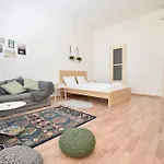 Standard Apartment By Hi5 - Fejer Gyorgy St