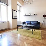 Budget Apartment by Hi5 - Október 6 Str 4