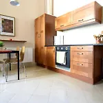 Budget Apartment by Hi5 - Október 6 Str 4