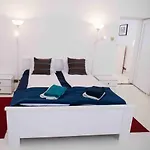 Splendid Trees Apartment