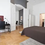 Royal Center Apartment