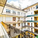 Regi Highrise Oasis Apartment