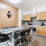 Bpr Timber Loft Home With Balcony
