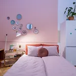Cozy Boho Apartment, Super Central, Parliament, Netflix
