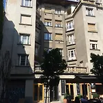 Tom\'S Apartman