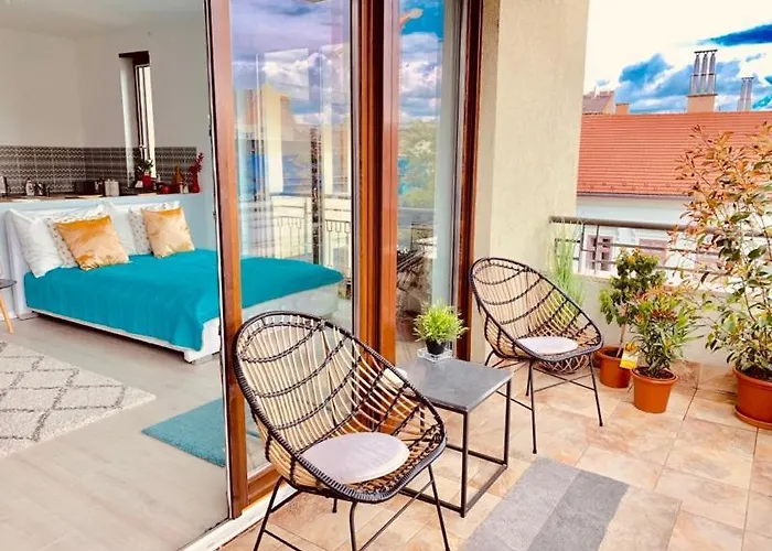 Sunny Deluxe Apt. & Terrace