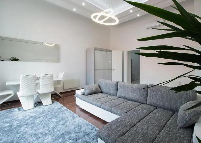 Basilika View Imperial Suite -Sas Street -Need Reservation For Free Parking