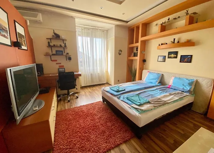 Lovely Apartment Heroes\' Square