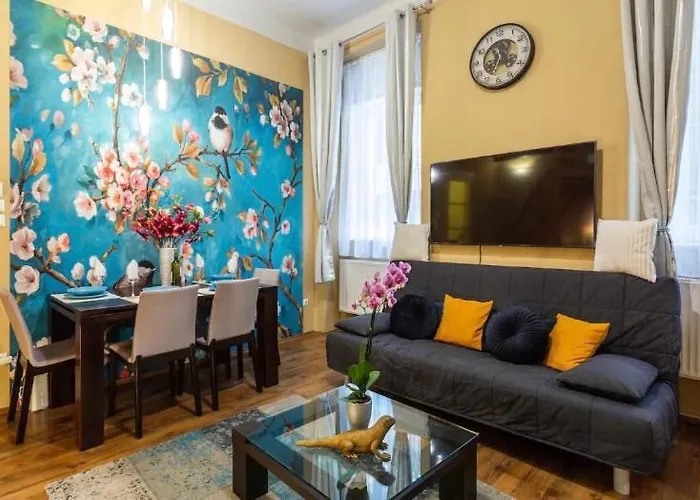 Cherry Blossom Designer Apartment In The Center With Free Parking