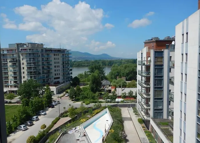 Imádnivaló medencés hotellakás szaunával.