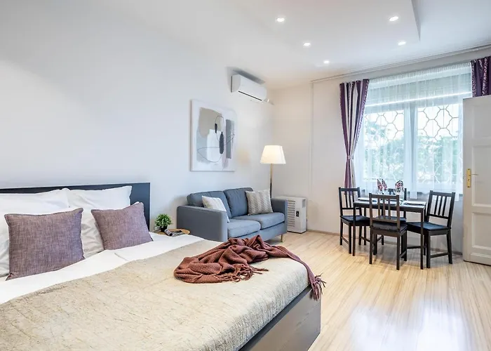 Two Bedroom Home In Jewish Quarter