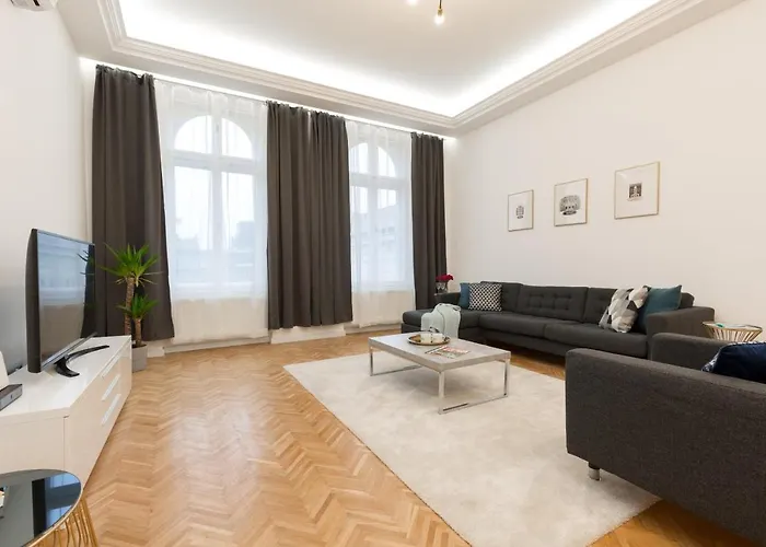 Space And Style In The Heart Of Budapest W 2Br&2Bt