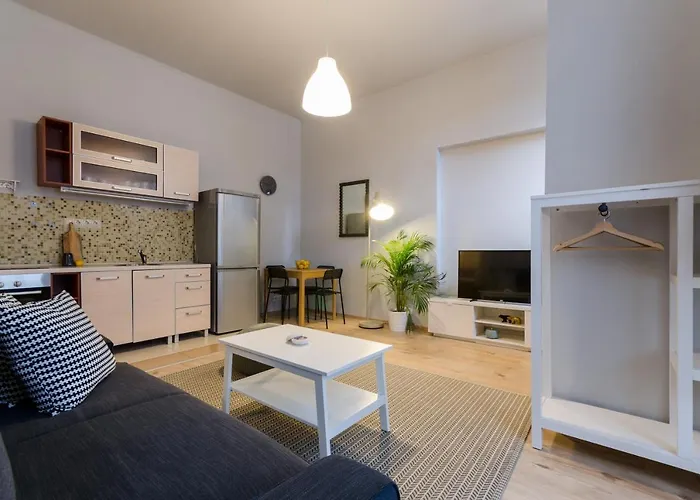 I30 Studio Apartment In Central Location.