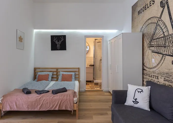 Acacia Apartments