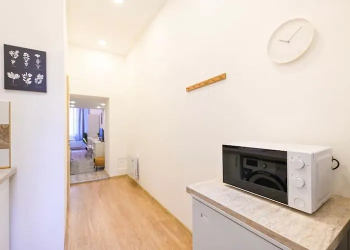 1 Bedroom Flat In Nyar Str., Downtown