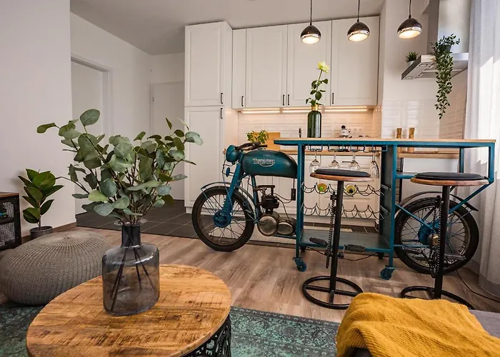 Stylish Oasis Central Apartment With Ac And Parking