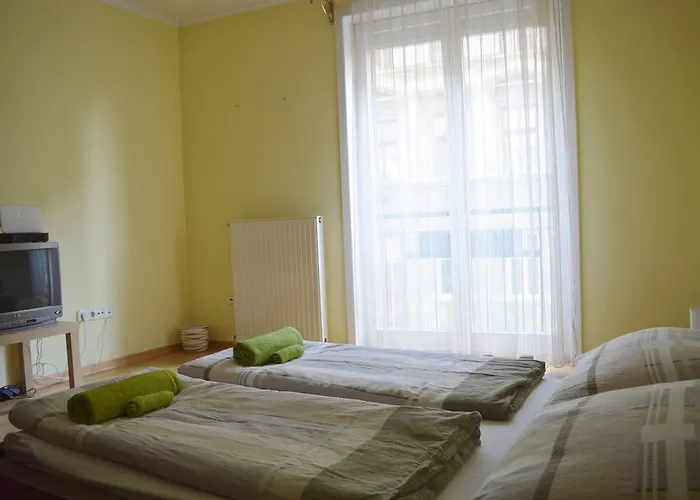 Rose Garden City Apartment