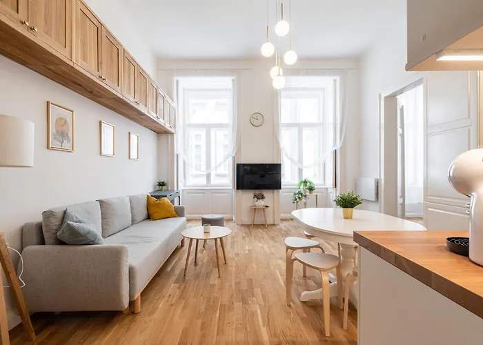 Sunset Treasure 3-Bdr Apartment