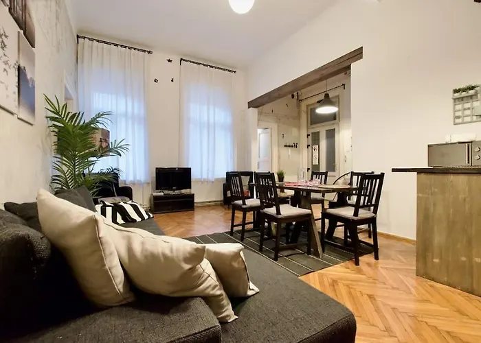 Budget Apartment By Hi5 - Mozsar