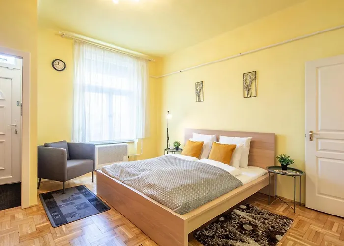 Convenient City Stay