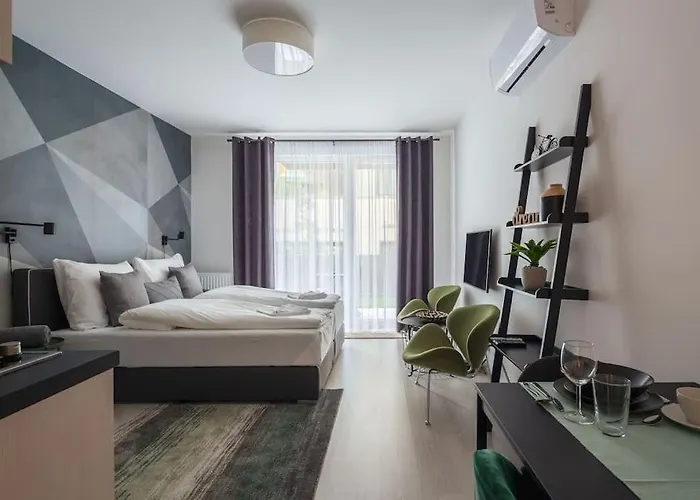 Intimate Ground-Floor Hideaway - 011