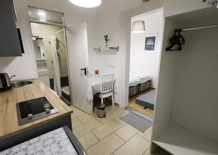 Pest-Port Apartment Room-6 Private Apartment
