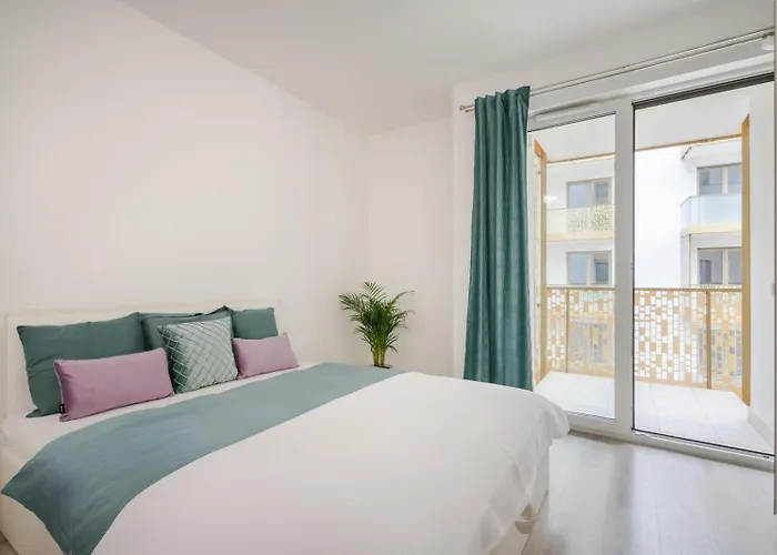 Comfort Court Apartment - Free Parking, Balcony