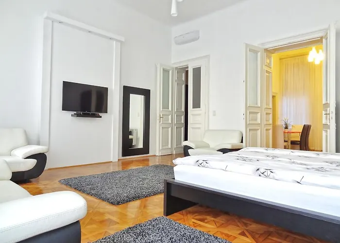 Erzsebet Boulevard Apartment