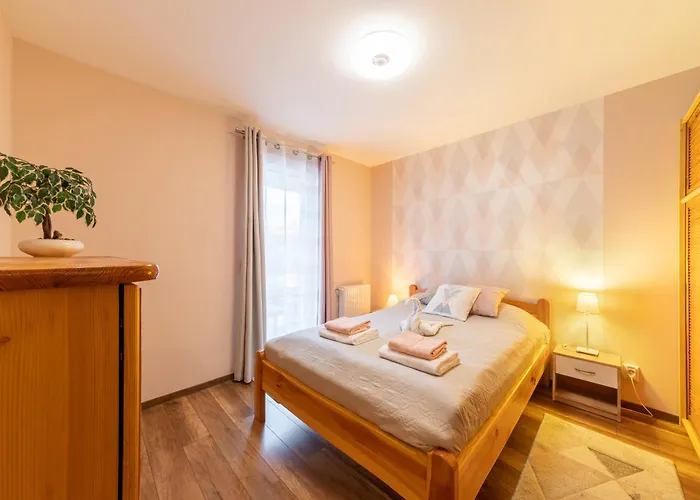 Center Budget Apartment Inside Free Parking Self Check-In Free Streaming Ac Balcony