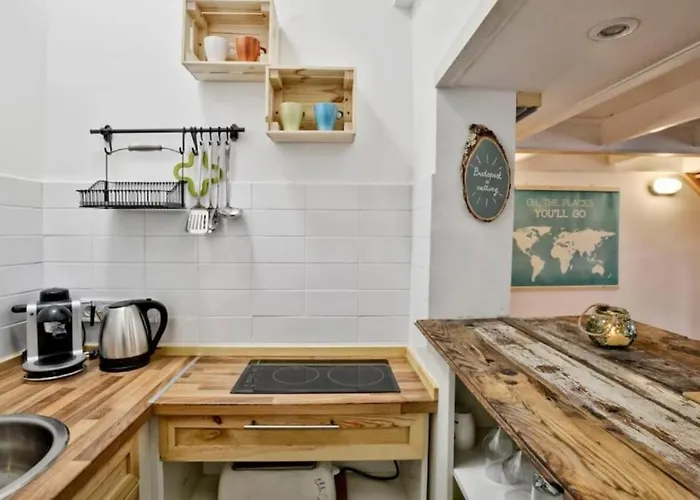 Charming Studio With Bistro Kitchen