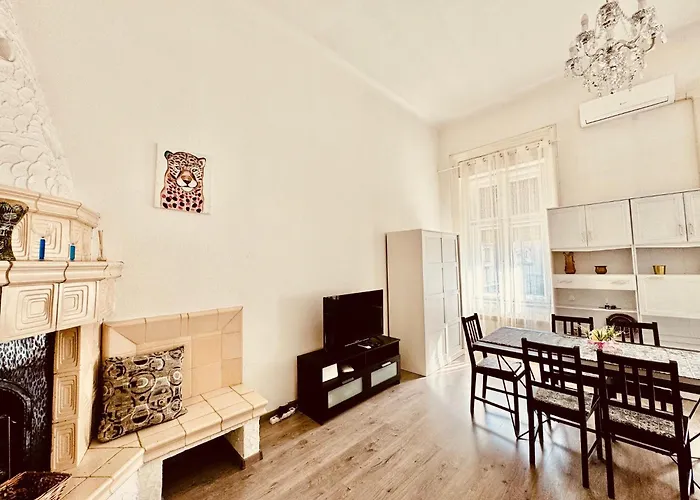 Oktogon Central Spacious Ac Balcony