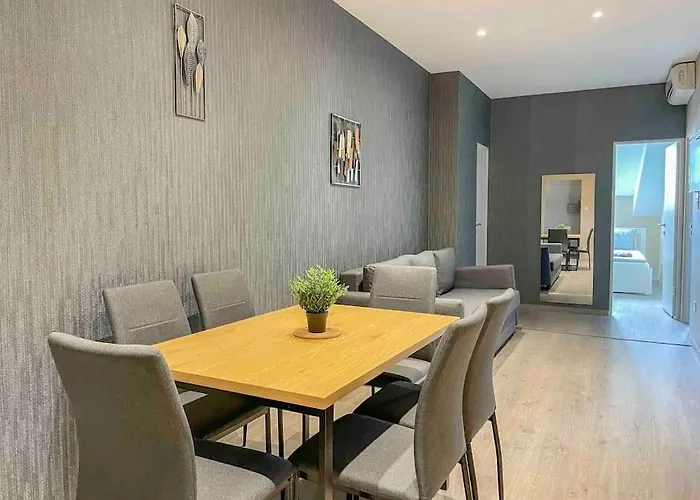 I77 Spacious Modern 3Bedroom