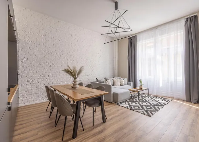 Exclusive Stylish Suite By Prestige Homes Next To The Oktogon