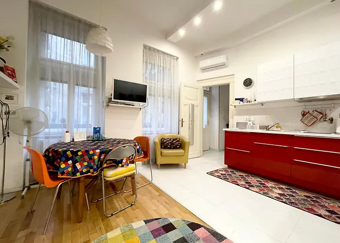 Rainbow Pearl Apartment At St Stephen\' S Basilica