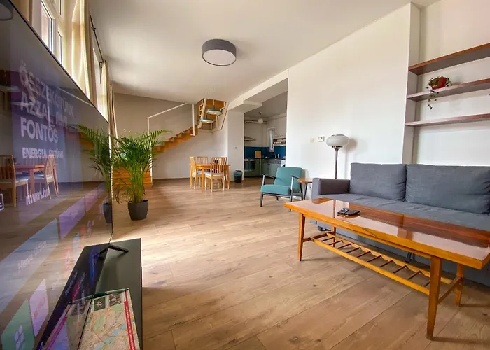 Spacious 2 Story Loft W Balcony Near Opera, Andrassy