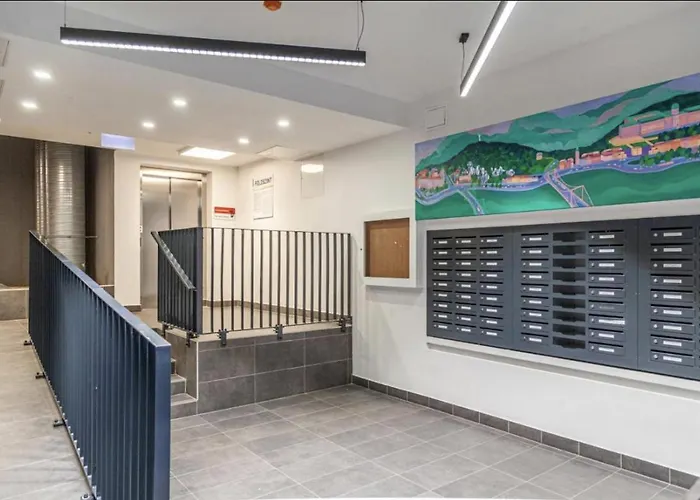 Alice Central Apartment