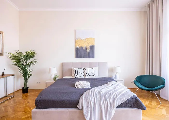 Exclusive & Cozy Central Suite W\' Balcony