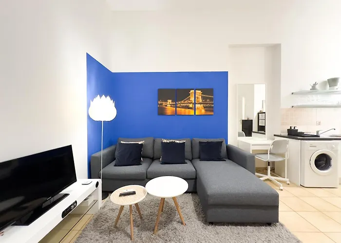 Charming 1Br Condo In Central Budapest - Skyline House