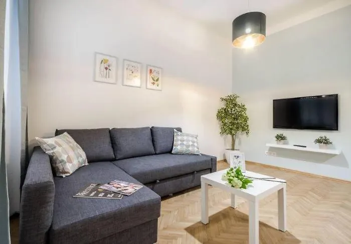 Dessy Downtown Apartment
