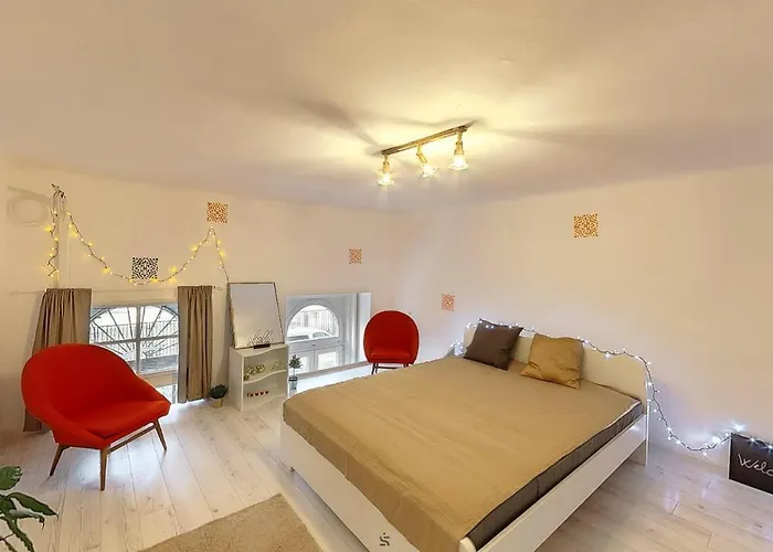 Sunny City Apartment Facing The Park