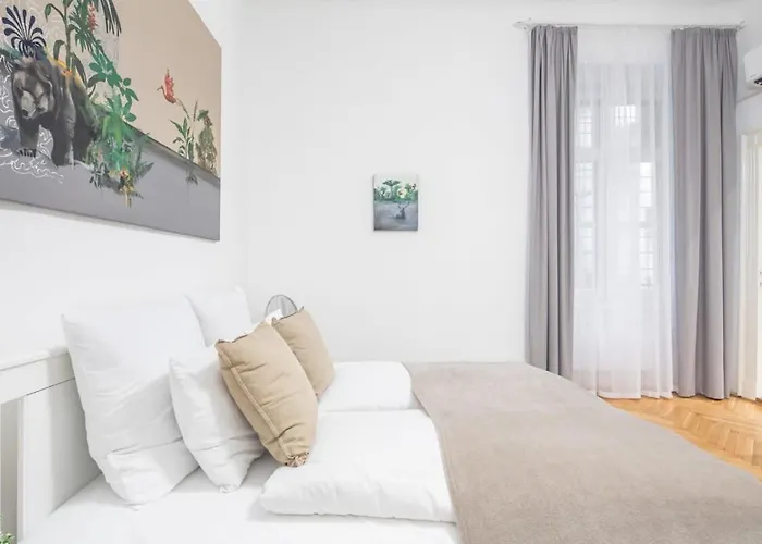 Central - Comfy - Easy