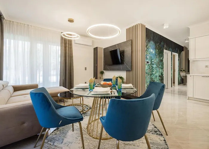 Stylish Ground-Floor Comfort W Terrace & Parking