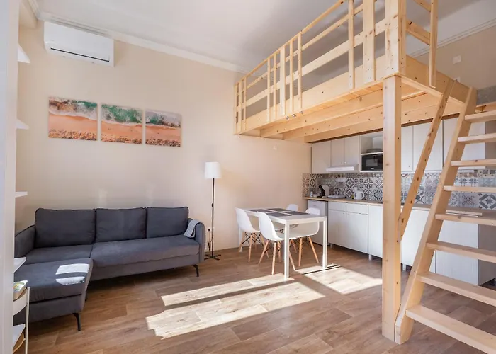 Central Mezzanine Apartments With Ac At Keleti Railways Long-Term