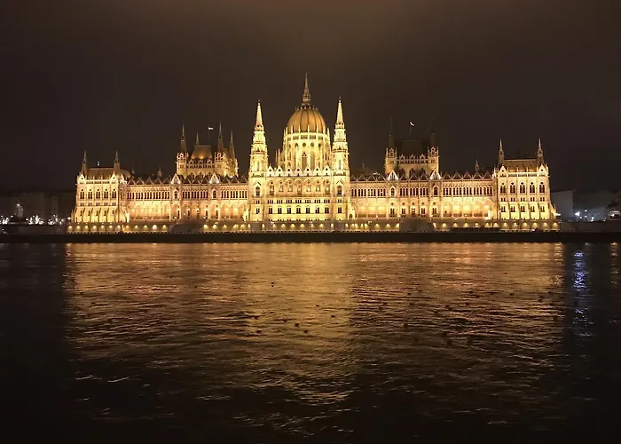 Budapest Downtown Apartments With Balcony & Optional Garage & Restaurant In The Building