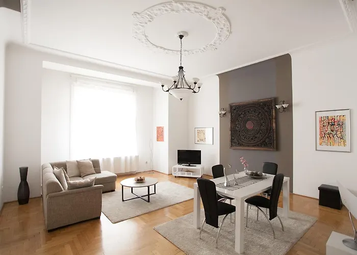 Royal Center Apartment