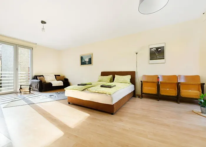 Sunny Side Apartment