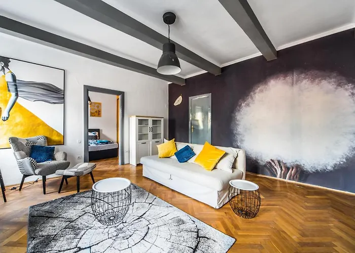 Dohany 1 2 Bedroom Apartment At Great Synagogue