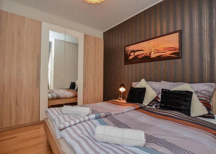 Design Free Parking Apartment In City Center