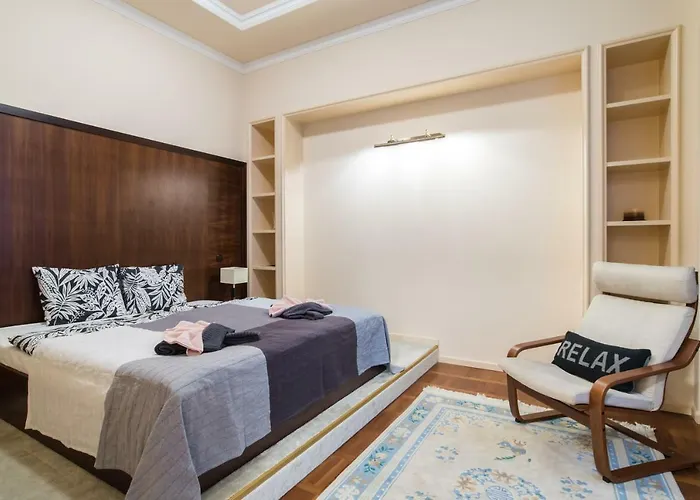 Stollar Apartment Business Style At Parliament