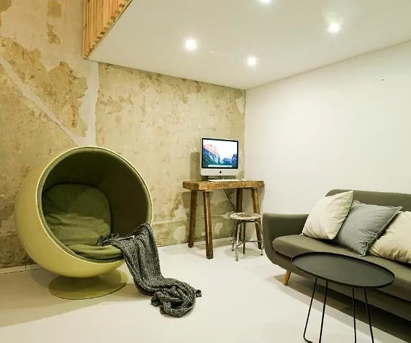 City Center Designer Apartment In Eclectic Building